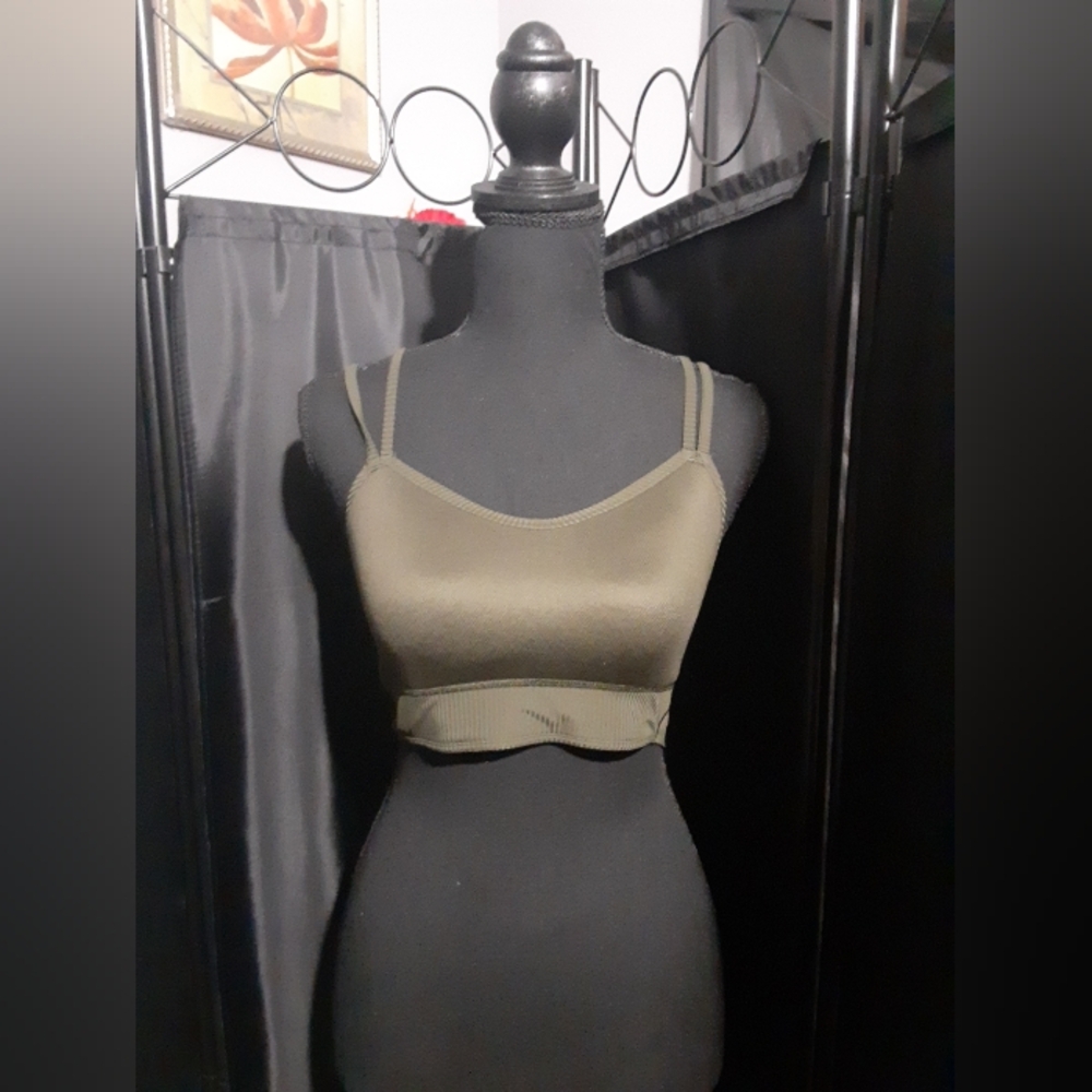 Lululemon Bra Olive Green Cropped Padded Cris Cross Back Suze 6 Active Atheletic